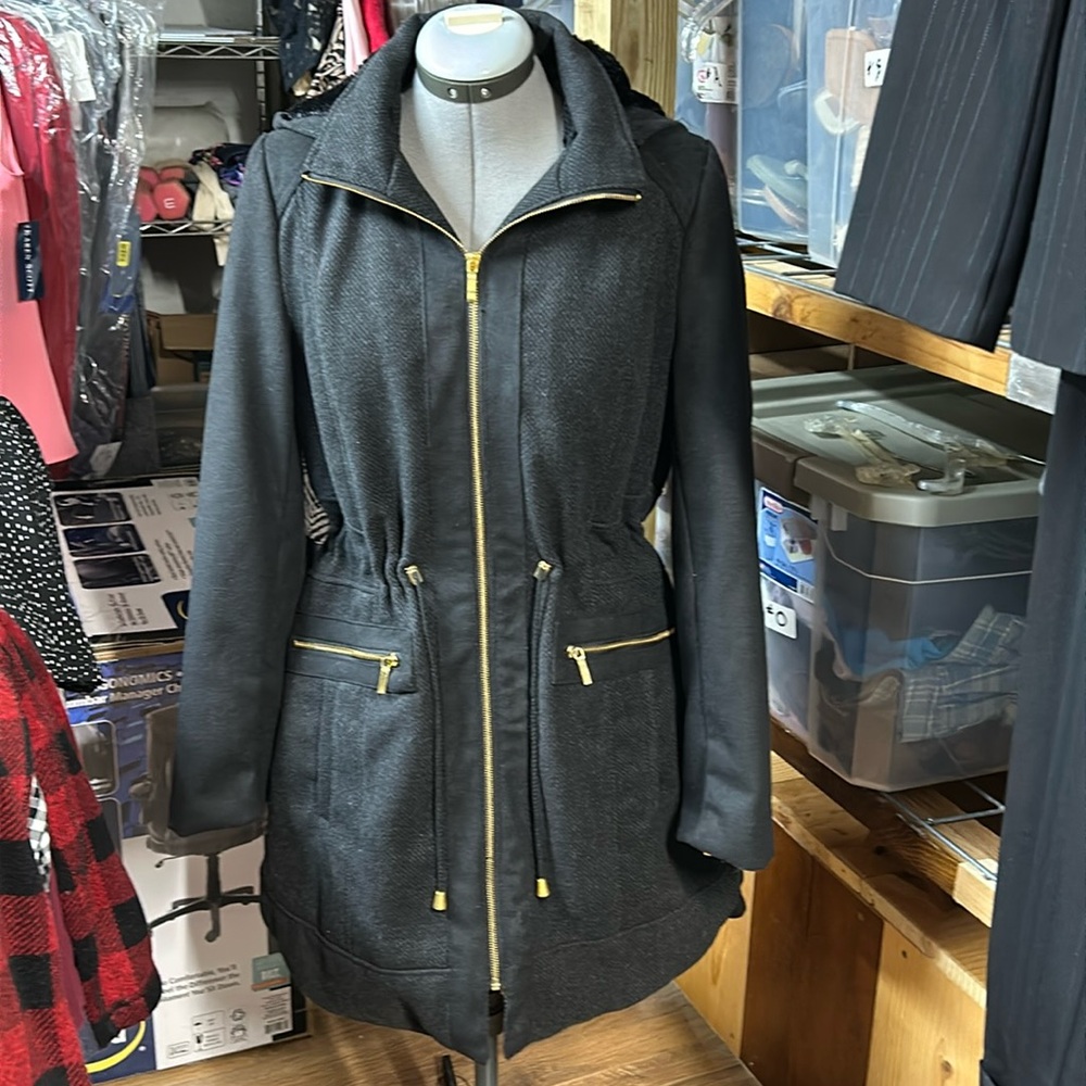 New York YOKI Outerwear collection black zip up coat‎